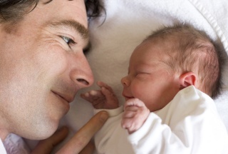 Baby und Vater