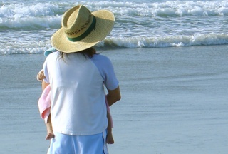 Mutter am Strand