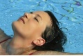 Schwangere Frau im Schwimmbad