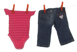 Babykleider auf der Wäscheleine