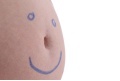Schwangerer Bauch mit Smiley