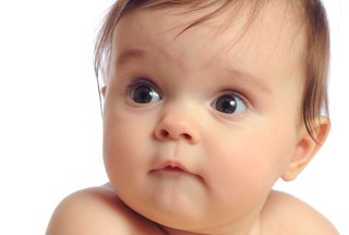Baby schaut