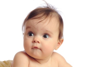 Baby schaut
